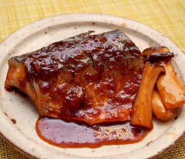 ご飯に合う！簡単こってり鯖のにんにくしょうが焼き